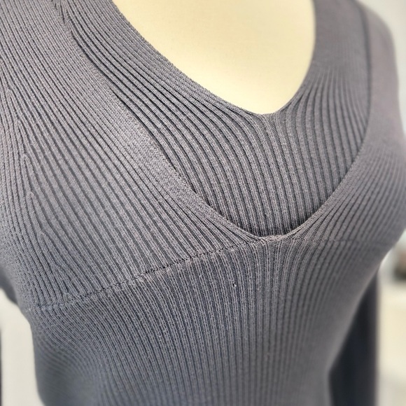 Heartloom medium grey top - Picture 3 of 4